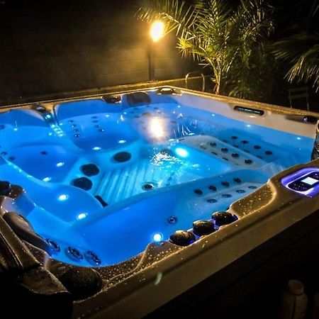 Saint-Fons Studio Avec Jacuzzi מראה חיצוני תמונה