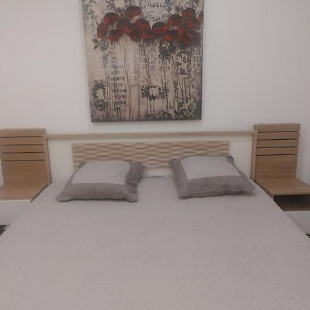 Saint-Fons Studio Avec Jacuzzi מראה חיצוני תמונה